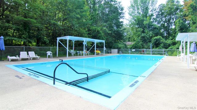 50 GLANHOPE Road 21, Hopewell Junction, NY 12533