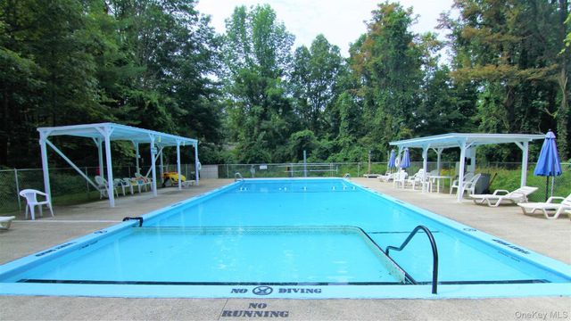 50 GLANHOPE Road 21, Hopewell Junction, NY 12533