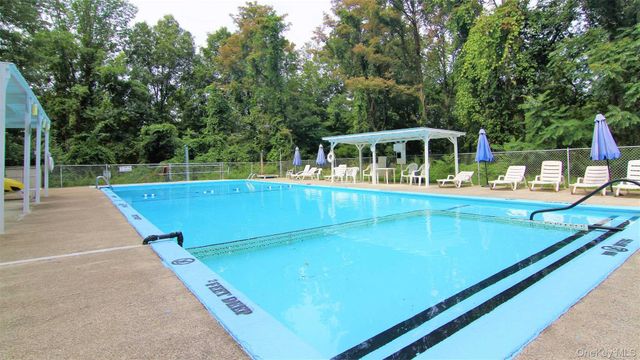50 GLANHOPE Road 21, Hopewell Junction, NY 12533