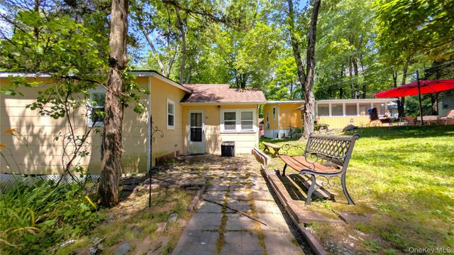 50 GLANHOPE Road 21, Hopewell Junction, NY 12533
