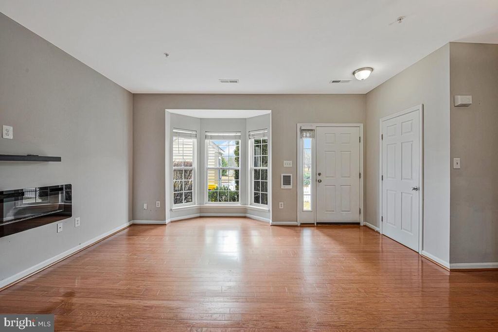 Image 16 of property listing at 1969 BUCKWHEAT CT, Odenton, MD 21113