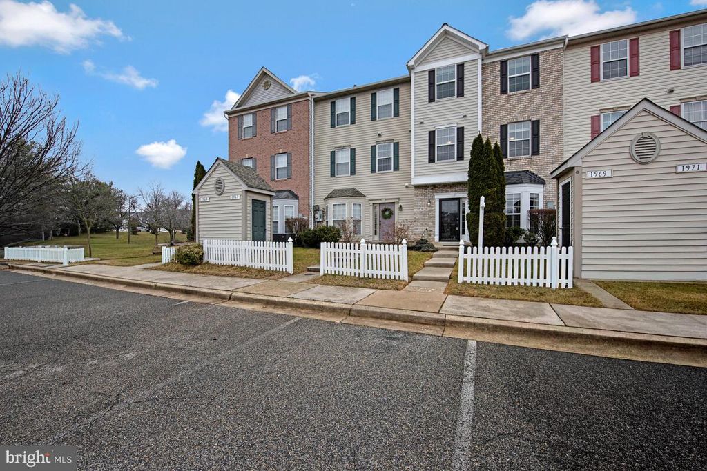 Image 5 of property listing at 1969 BUCKWHEAT CT, Odenton, MD 21113