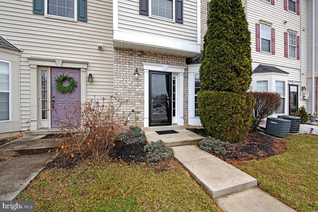 Image 9 of property listing at 1969 BUCKWHEAT CT, Odenton, MD 21113
