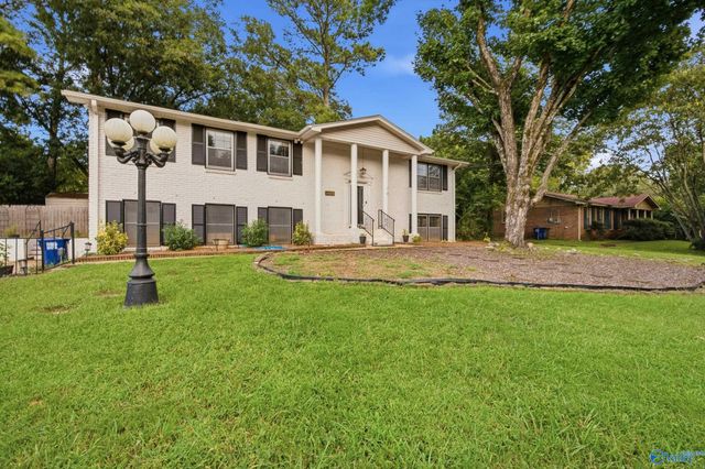 5609 Alta Dena Street SW, Huntsville, AL 35802