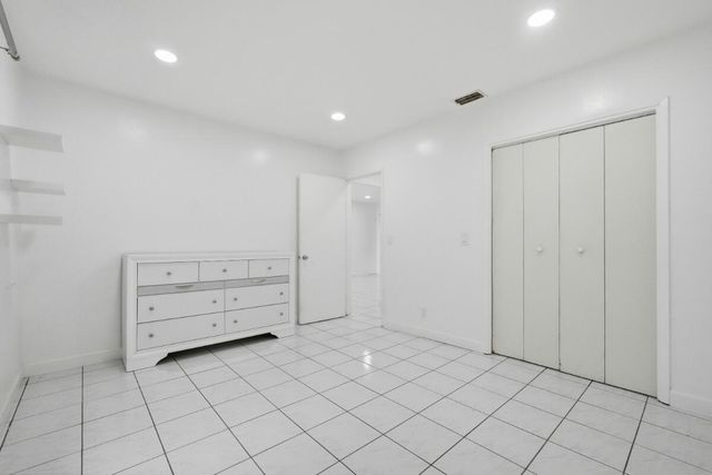 1201 N VICTORIA PARK Road 1203, Fort Lauderdale, FL 33304