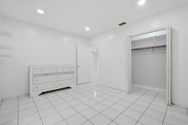 1201 N VICTORIA PARK Road 1203, Fort Lauderdale, FL 33304