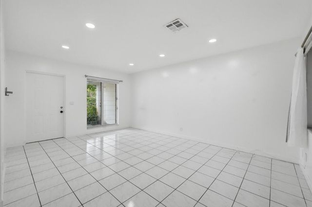 1201 N VICTORIA PARK Road 1203, Fort Lauderdale, FL 33304