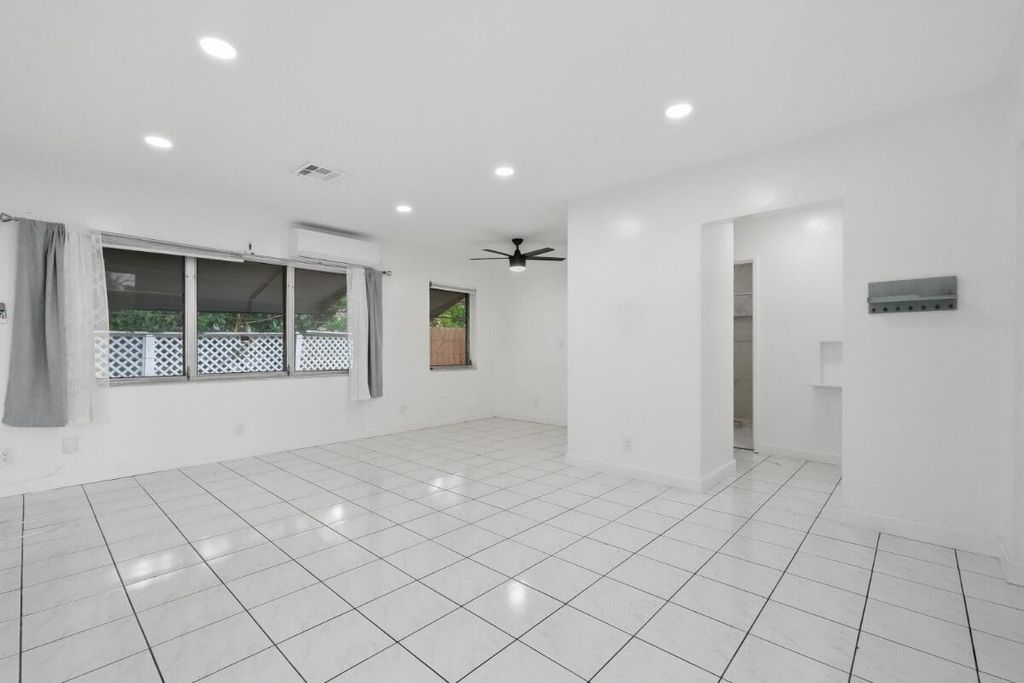 1201 N VICTORIA PARK Road 1203, Fort Lauderdale, FL 33304