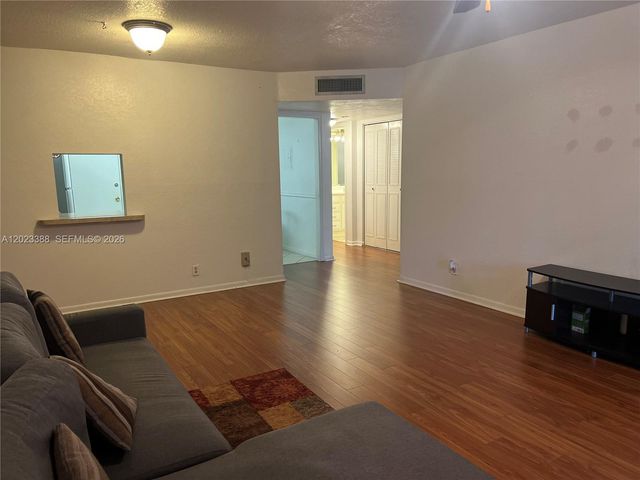 2060 NW 48th Ter 103, Lauderhill, FL 33313