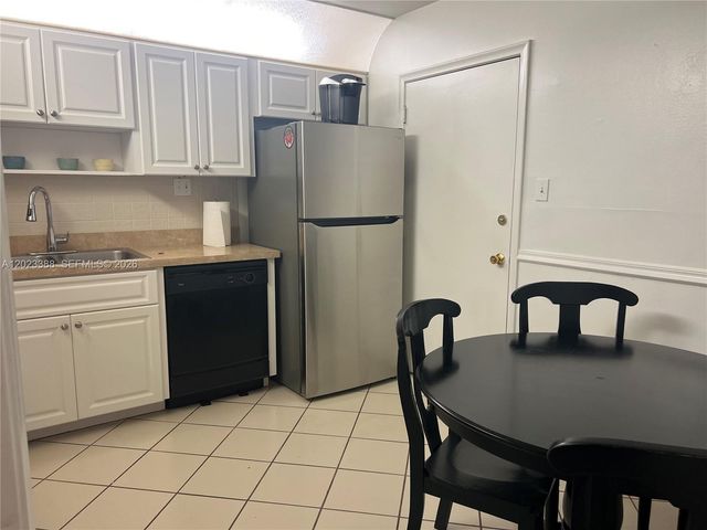 2060 NW 48th Ter 103, Lauderhill, FL 33313