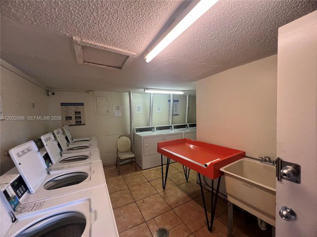 2060 NW 48th Ter 103, Lauderhill, FL 33313
