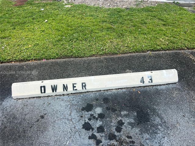 2060 NW 48th Ter 103, Lauderhill, FL 33313