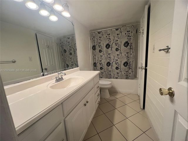 2060 NW 48th Ter 103, Lauderhill, FL 33313