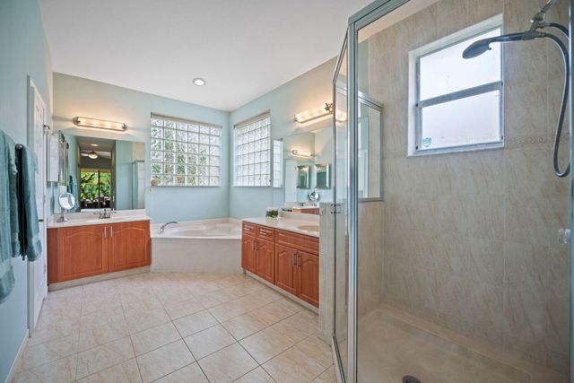 8445 Phoenician Court, Davie, FL 33328