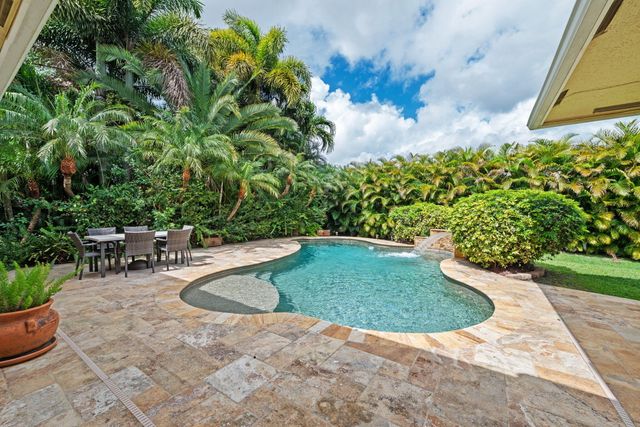 8445 Phoenician Court, Davie, FL 33328