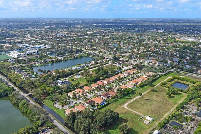 8445 Phoenician Court, Davie, FL 33328