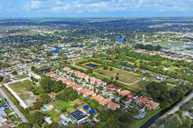 8445 Phoenician Court, Davie, FL 33328