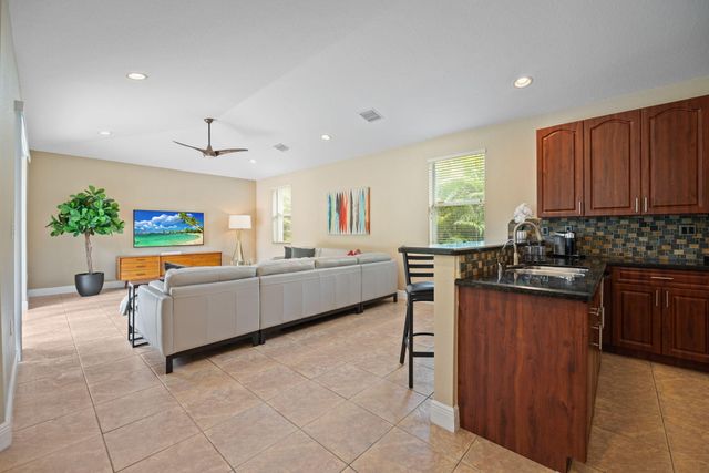 8445 Phoenician Court, Davie, FL 33328