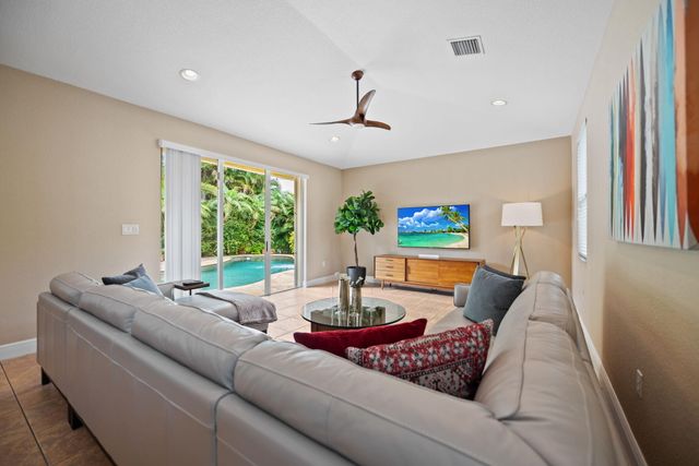 8445 Phoenician Court, Davie, FL 33328