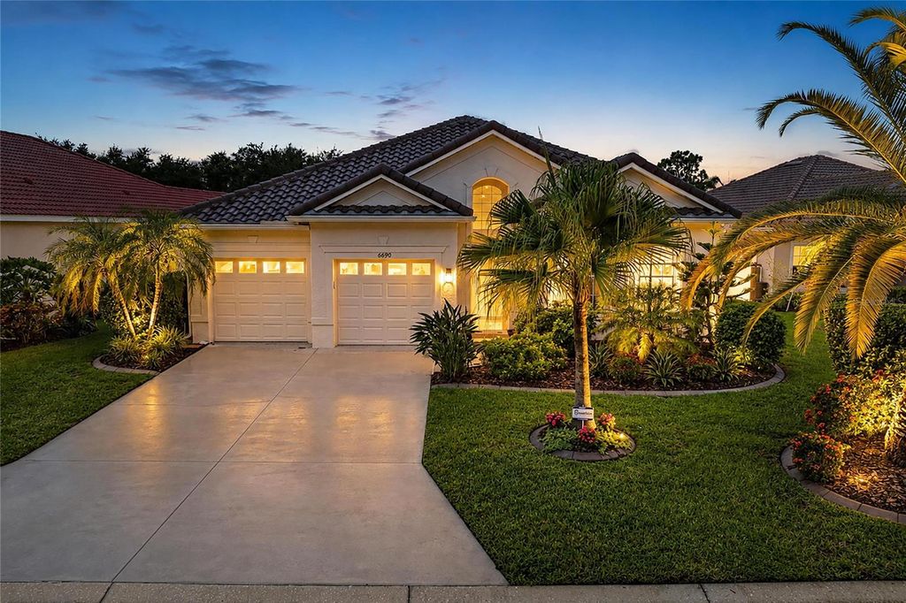 Image 1 of property listing at 6690 TAILFEATHER WAY, Bradenton, FL 34203