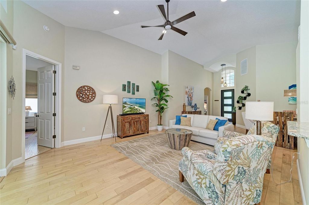 Image 12 of property listing at 6690 TAILFEATHER WAY, Bradenton, FL 34203