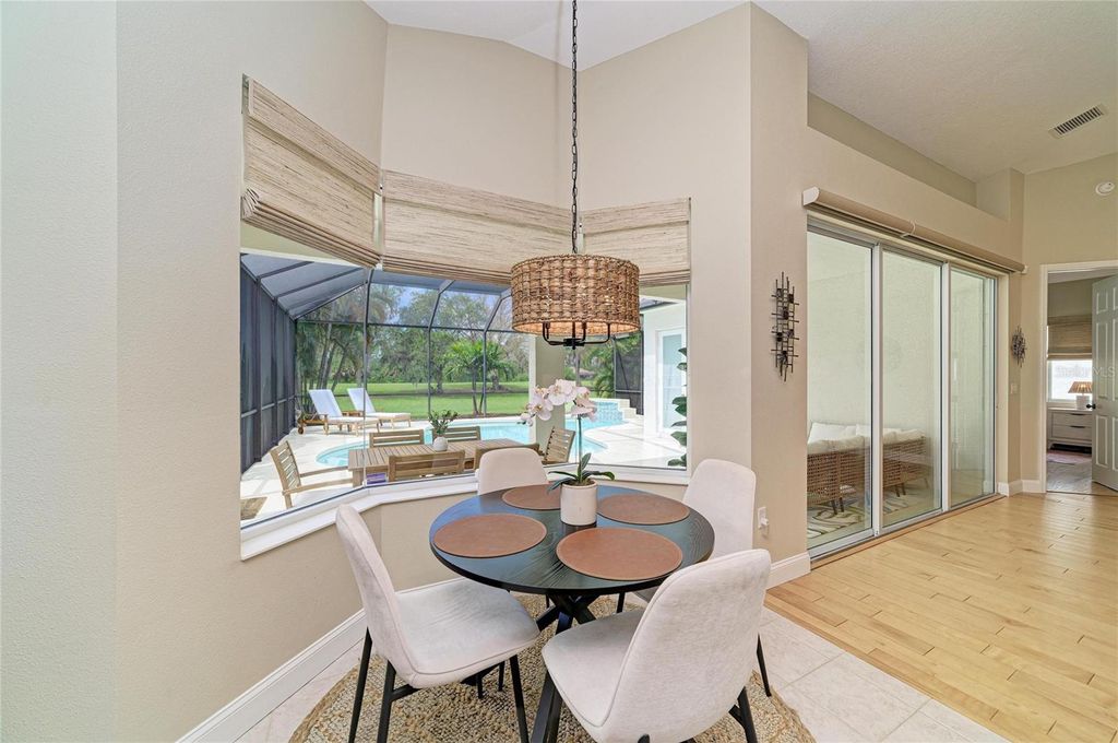 Image 15 of property listing at 6690 TAILFEATHER WAY, Bradenton, FL 34203