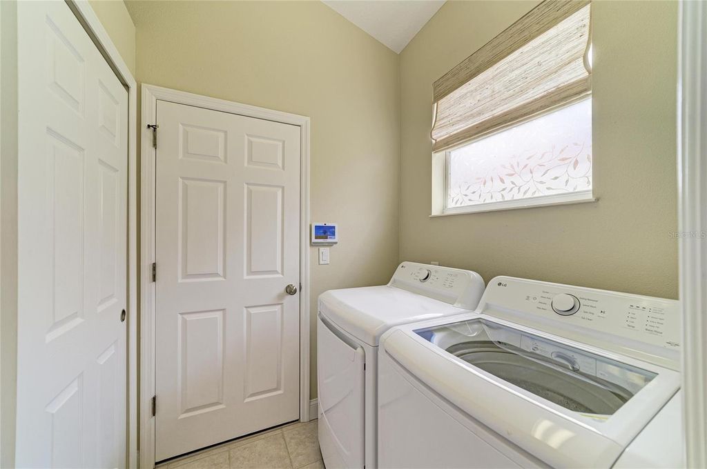 Image 17 of property listing at 6690 TAILFEATHER WAY, Bradenton, FL 34203