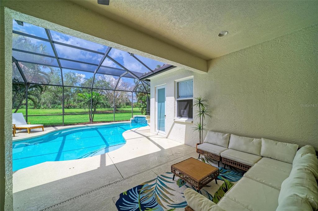 Image 29 of property listing at 6690 TAILFEATHER WAY, Bradenton, FL 34203