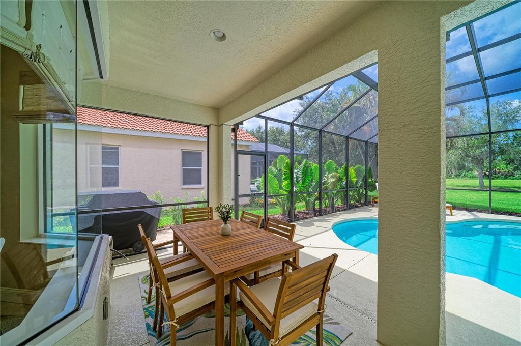 Image 30 of property listing at 6690 TAILFEATHER WAY, Bradenton, FL 34203