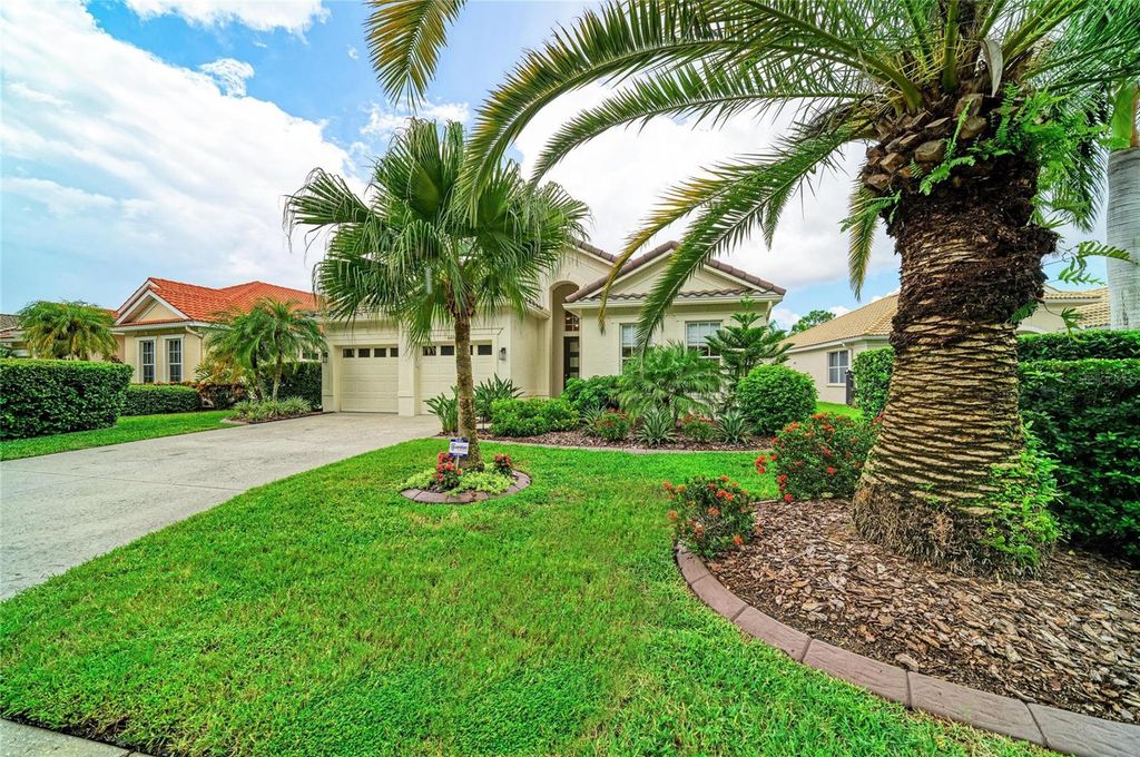Image 4 of property listing at 6690 TAILFEATHER WAY, Bradenton, FL 34203