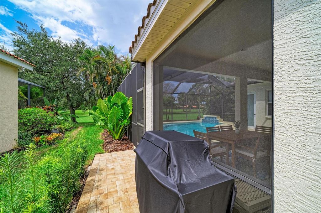 Image 38 of property listing at 6690 TAILFEATHER WAY, Bradenton, FL 34203