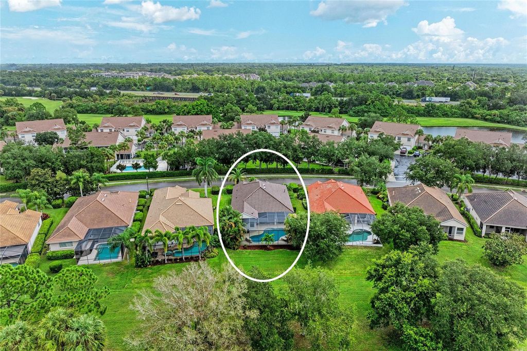 Image 40 of property listing at 6690 TAILFEATHER WAY, Bradenton, FL 34203