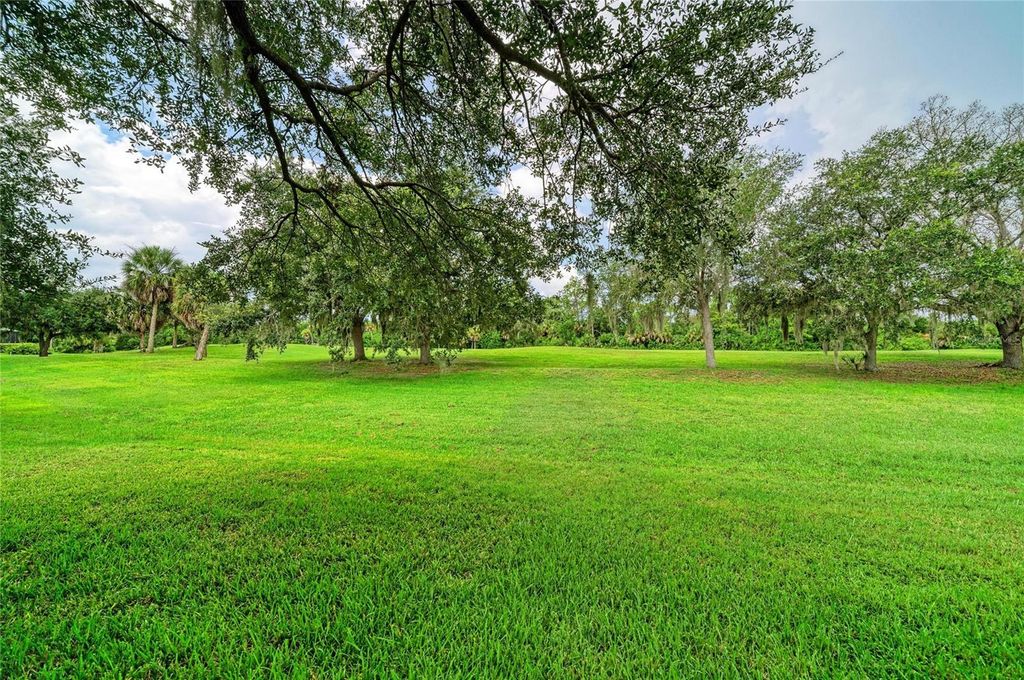 Image 41 of property listing at 6690 TAILFEATHER WAY, Bradenton, FL 34203