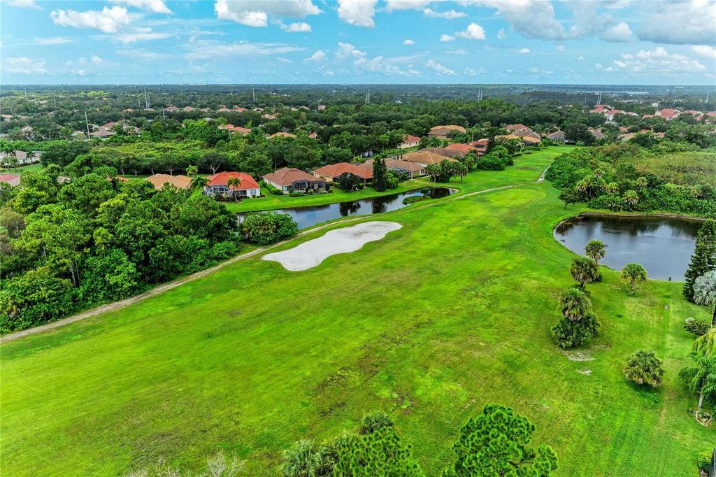 Image 43 of property listing at 6690 TAILFEATHER WAY, Bradenton, FL 34203