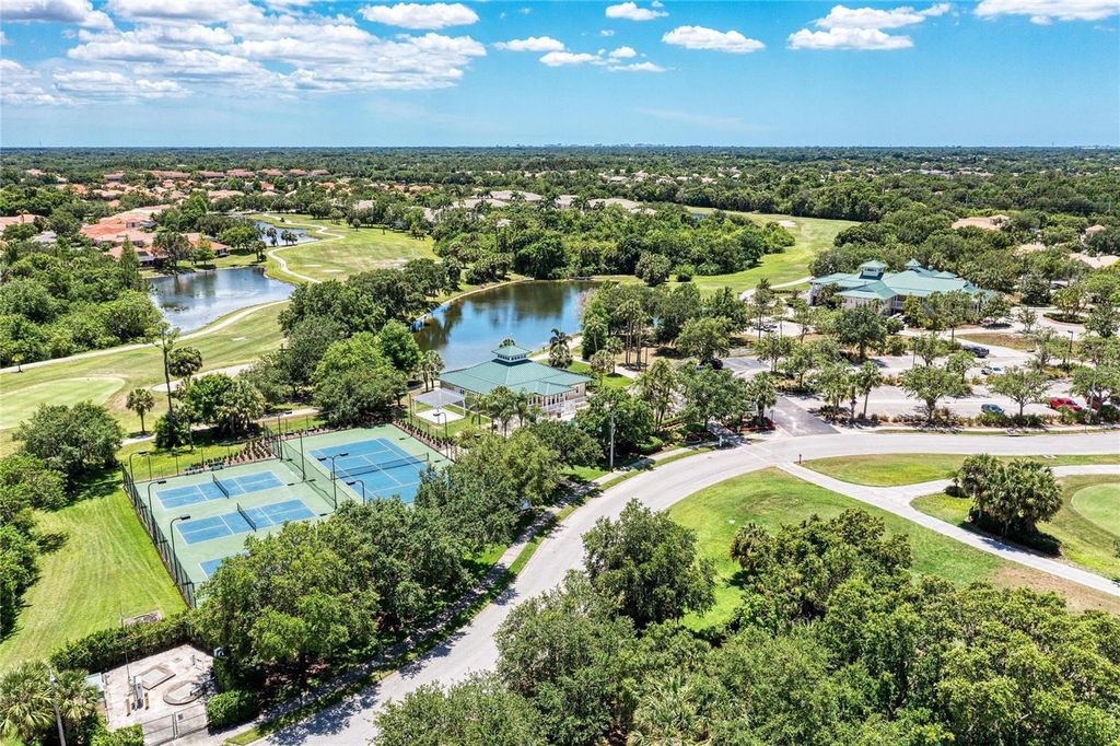 Image 45 of property listing at 6690 TAILFEATHER WAY, Bradenton, FL 34203
