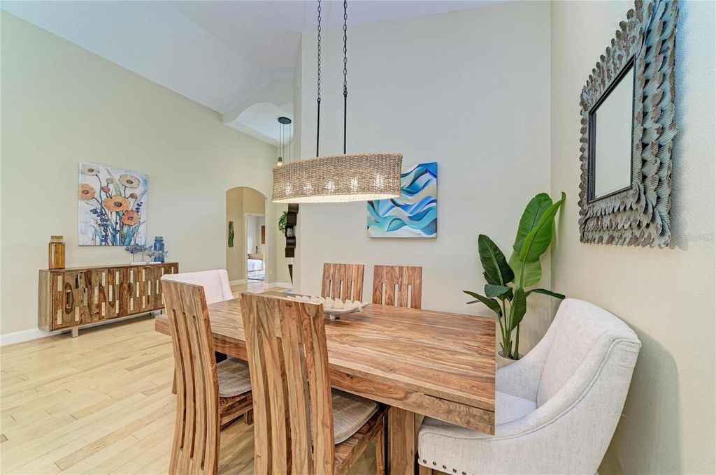 Image 8 of property listing at 6690 TAILFEATHER WAY, Bradenton, FL 34203