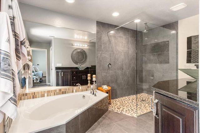 9211 66TH AVENUE DRIVE E, Bradenton, FL 34202
