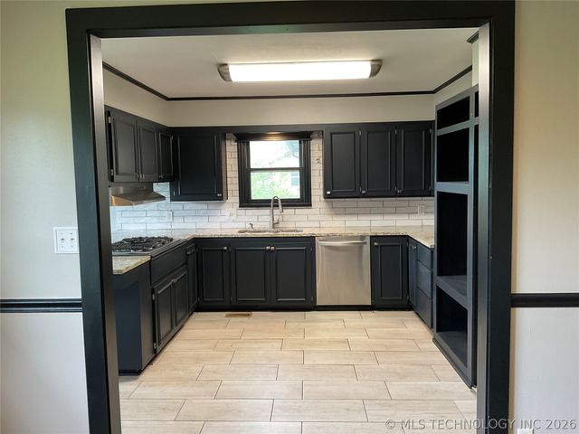 564 S 87th East Avenue, Tulsa, OK 74112