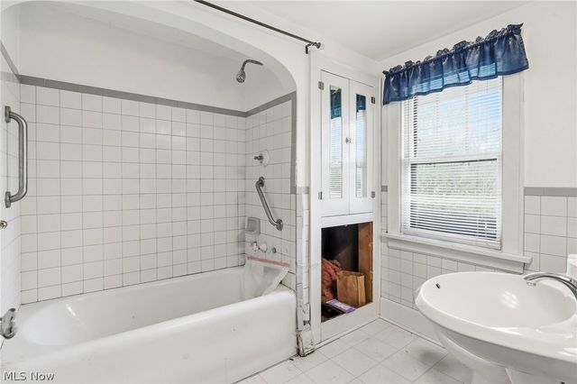 1616 Greenlawn Avenue, Akron, OH 44301