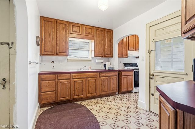 1616 Greenlawn Avenue, Akron, OH 44301