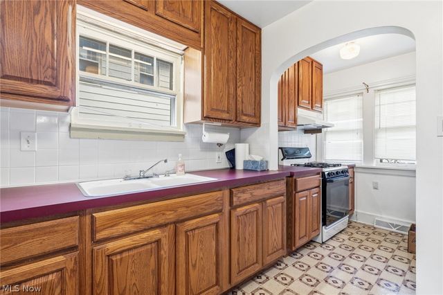 1616 Greenlawn Avenue, Akron, OH 44301