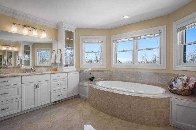 814 Big Stone Trail, Middleton, WI 53562