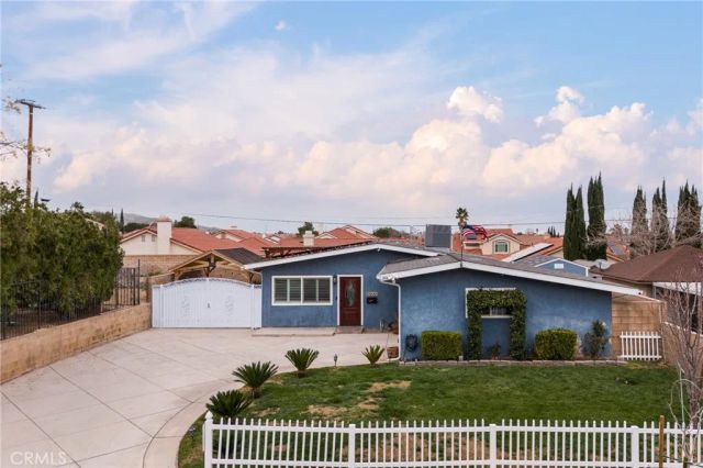 38841 Foxholm Drive, Palmdale, CA 93551