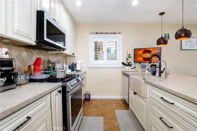 38841 Foxholm Drive, Palmdale, CA 93551