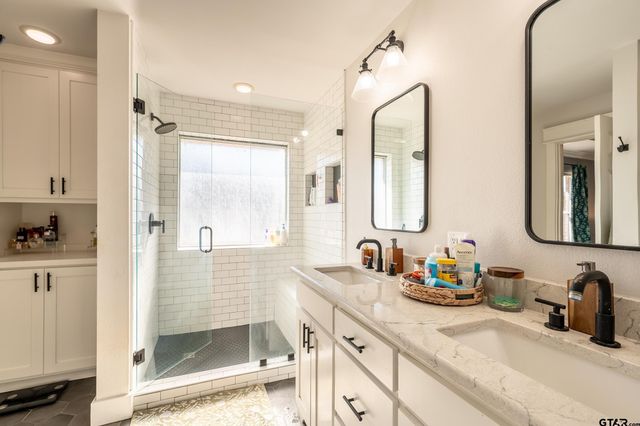 19541 Running West Dr, Flint, TX 75762