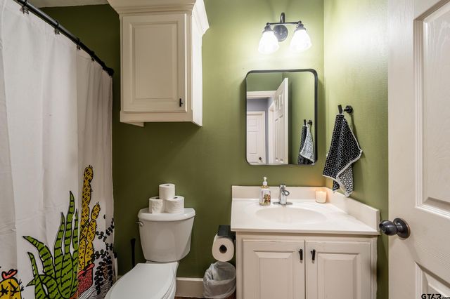 19541 Running West Dr, Flint, TX 75762