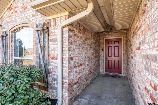 19541 Running West Dr, Flint, TX 75762