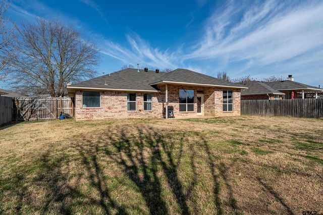 19541 Running West Dr, Flint, TX 75762