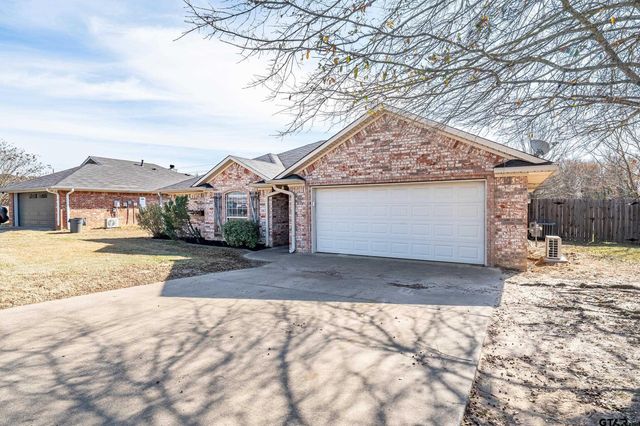 19541 Running West Dr, Flint, TX 75762