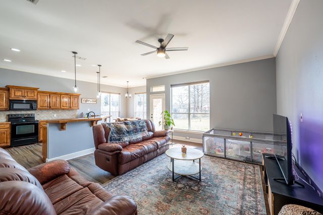 19541 Running West Dr, Flint, TX 75762